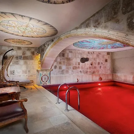 Capp Royal Cave Hotel