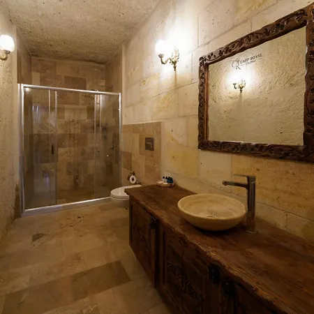 Capp Royal Cave Hotel *