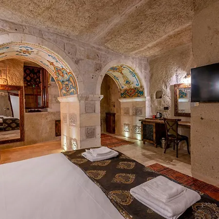 Capp Royal Cave Hotel *