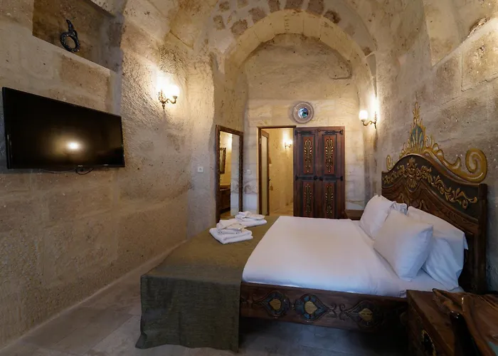 Capp Royal Cave Hotel *