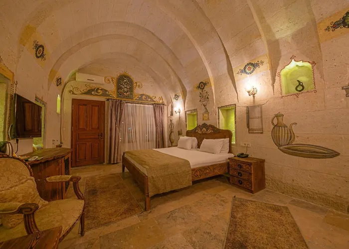 Capp Royal Cave Hotel *