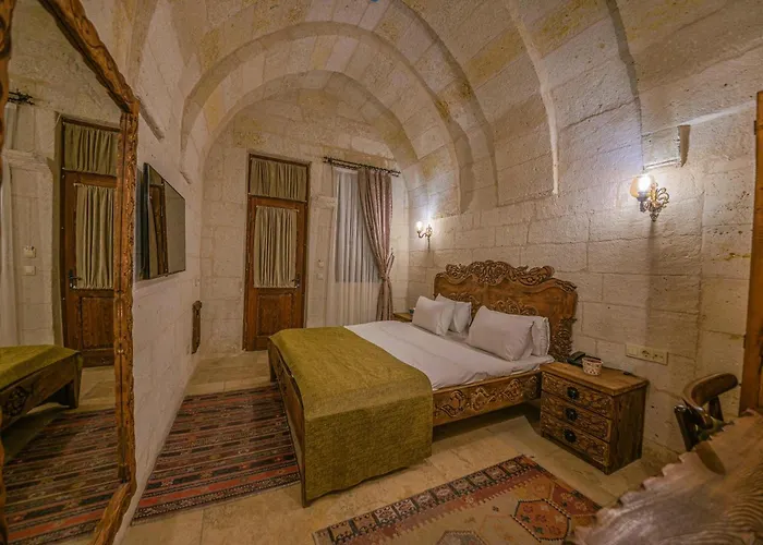 Capp Royal Cave Hotel *