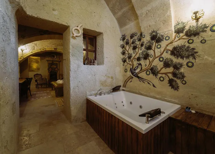 Capp Royal Cave Hotel *